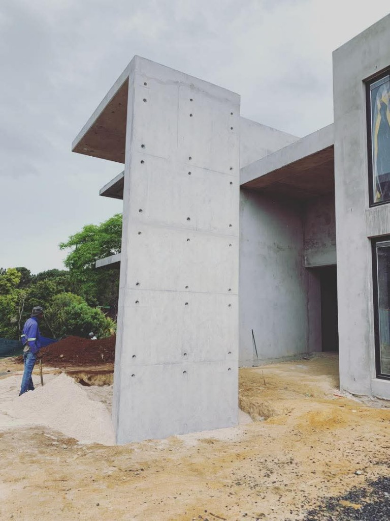 Foundation construction with crane